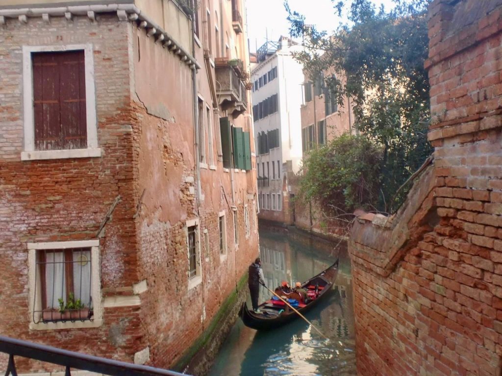 gondola-in-canale-1536x1152