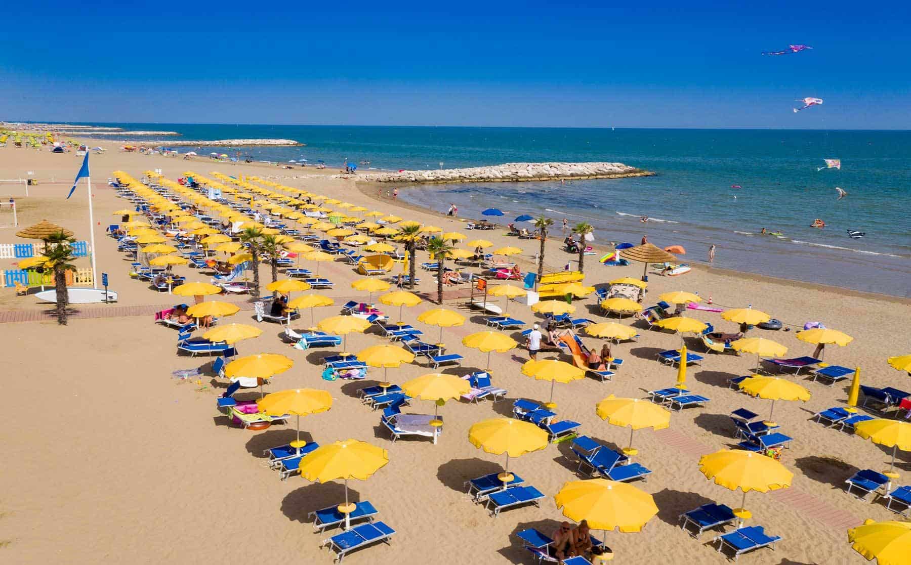 Panoramica degli Ombrelloni in spiaggia