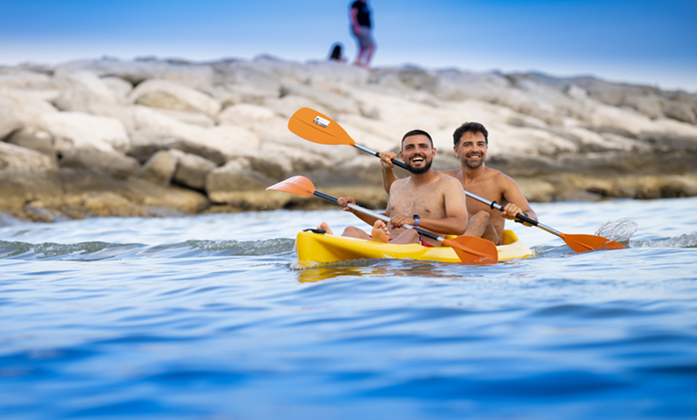 Persone in canoa